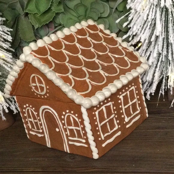 Pottery Barn Whimsical Lidded Holiday Gingerbread House Stoneware Cookie Jar BN - Picture 7 of 16